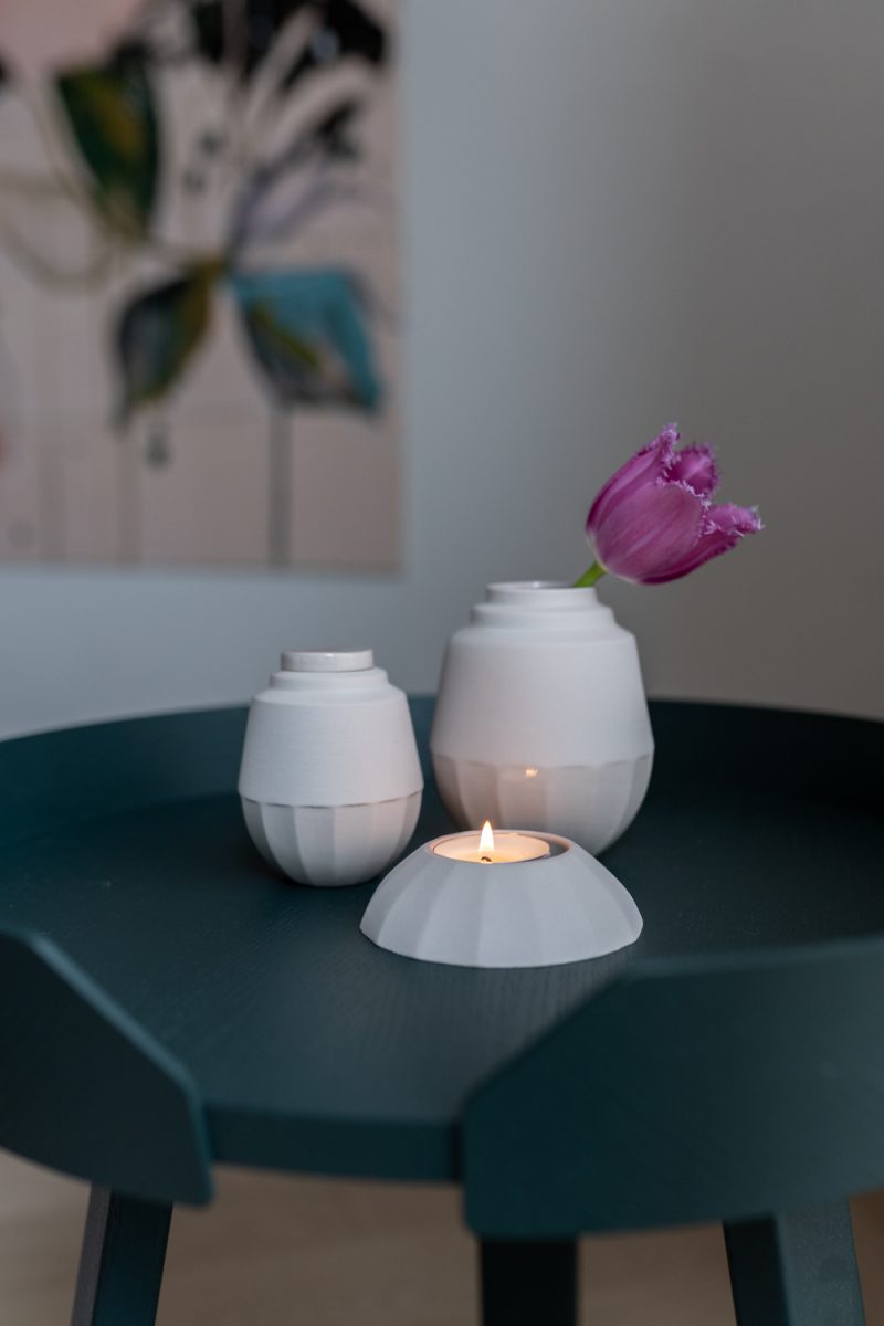 Mini urn – Keramische urn | small 150 ml inclusief vaasje en waxinelichthouder | diverse kleuren - Zand